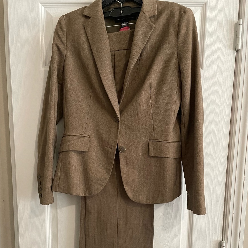 New York & Company brown and gold suit size 8
